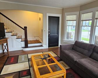 Terrace House - Muskegon - Living room