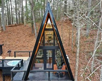 Intimate Private A-Frame with Spa and Beautiful Outdoor Living in Georgia - Blue Ridge
