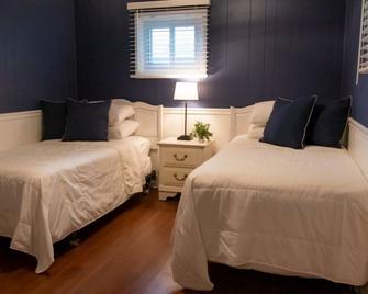 Whitewater Lake Living - Large Deck - In The Heart of the Kettle Moraine - Whitewater - Bedroom