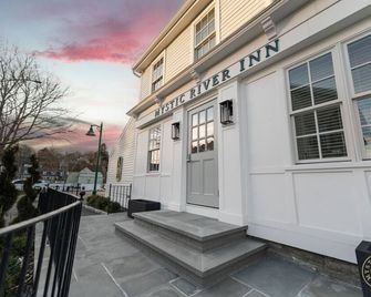 River Side Suite 101 · walk Mystic-Train/Downtown · aquarium - Groton - Building