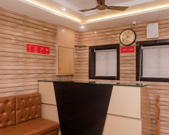 ホテル O インドール ムンバイ - ムンバイ - フロントデスク