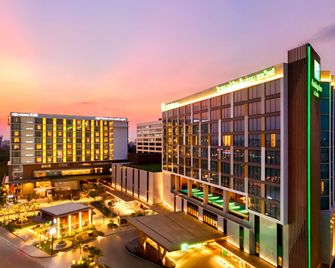 Holiday Inn & Suites Vientiane By IHG - Vientiane - Bygning