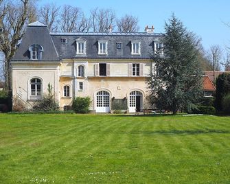 Manoir 19e vallée Chevreuse, 30km de Paris - Le Mesnil-Saint-Denis - Bâtiment