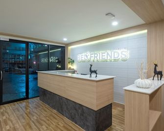 Bed Friends Poshtel - Chiang Rai - Front desk