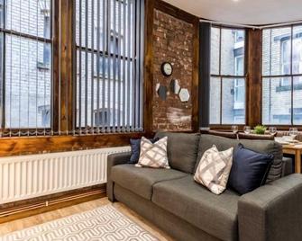 27 Stanley Street Aparthotel By Ustay - Liverpool - Wohnzimmer