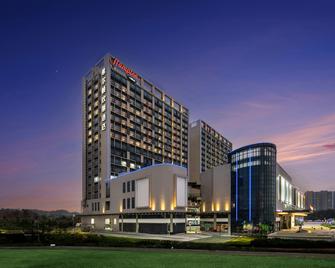 Hampton by Hilton Foshan Nanhai Movie and TV Town - Foshan - Gebäude