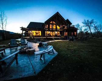 Fly Fisherman's Lodge on the Bitterroot River, Lolo Mt - Lolo - Building