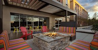 Home2 Suites by Hilton Jacksonville, NC - Jacksonville - Innenhof