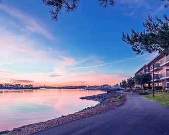 Executive Inn & Suites Oakland - Oakland - Utomhus