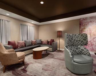 Courtyard by Marriott Topeka - טופקה - סלון