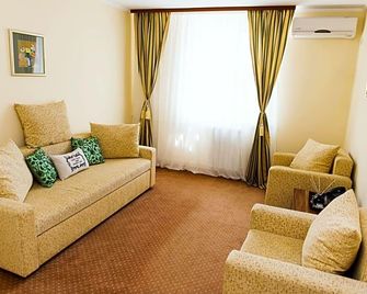 Hotel Lyra - Oradea - Living room