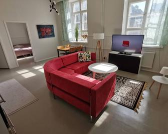 2-Bedroom Royal Apartment with Own Sauna in Kotka - Kotka - Olohuone