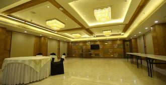Hotel Gurveer Royal - Lucknow - Sala de estar