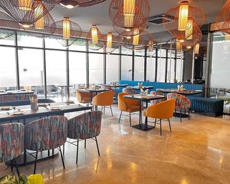 The Qubice Hotel, Kolhapur - Kolhapur - Restaurante