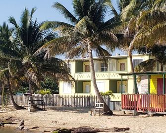 Pal's on the beach - Dangriga, Belize - Dangriga