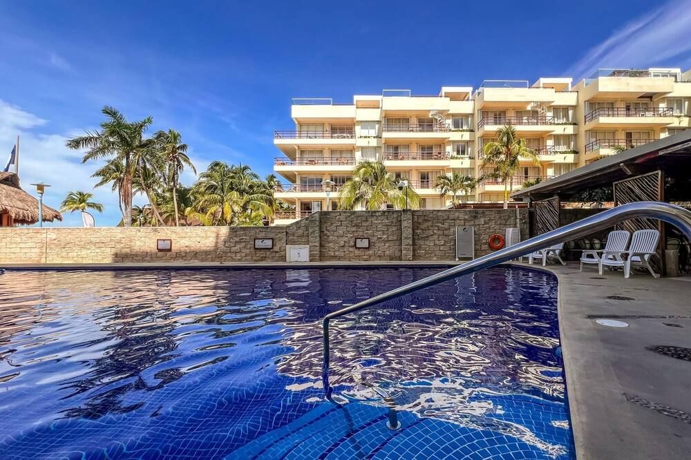 Ixchel Beach Hotel. Steps away from North Beach - איסלה מוחרס - בריכה