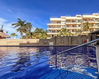 Ixchel Beach Hotel. Steps away from North Beach - Isla Mujeres - Piscina