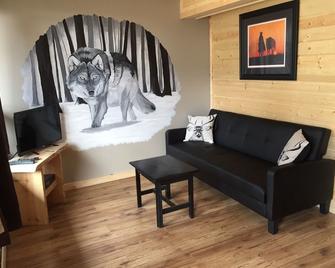 Overlook Inn & Cabins - Clearwater - Living room