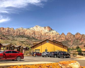 Bumbleberry Inn - ספרינגדייל - בניין