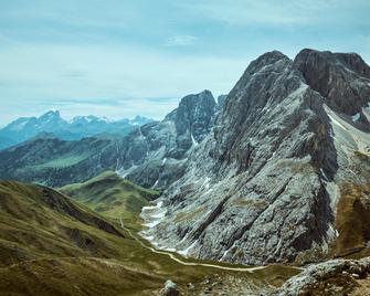 Como Alpina Dolomites - Castelrotto - Building