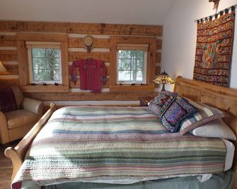 Riverside Meadows Guest Cabin on Rio Grande Free Kayaking and Rafting - South Fork - Bedroom