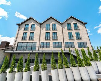 ストーンヘンジ ホテル & レストラン - ツァグカゾール - 建物