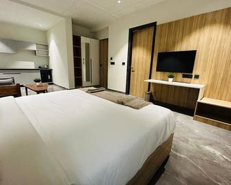 Hotel Akoya, Shamshabad Airport - Shamshabad - Bedroom
