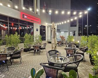 Kingsgate Canal Hotel by Millennium - Dubai - Restaurant