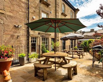 Finest Retreats - The Old Post Office Apartment 3 - Buxton - Patio