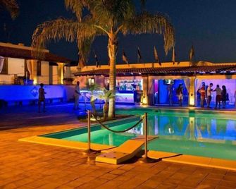 Villa Carlo Resort - מרסאלה - בריכה