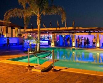 Villa Carlo Resort - מרסאלה - בריכה