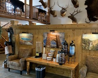 Antler Lodge - Gardiner Mt - גארדינר - לובי