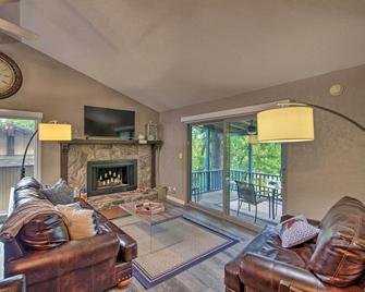 Deck and Fire Pit Margaritaville Resort Home! - Osage Beach - Sala de estar