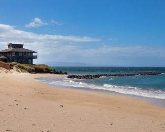 Kihei Bay Surf #238 Remodeled Studio, A/C, Shared Hot Tub, Tennis Court - Kihei