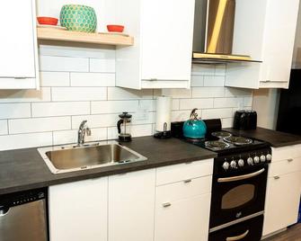 Rest your weary head - Edmundston - Kitchen