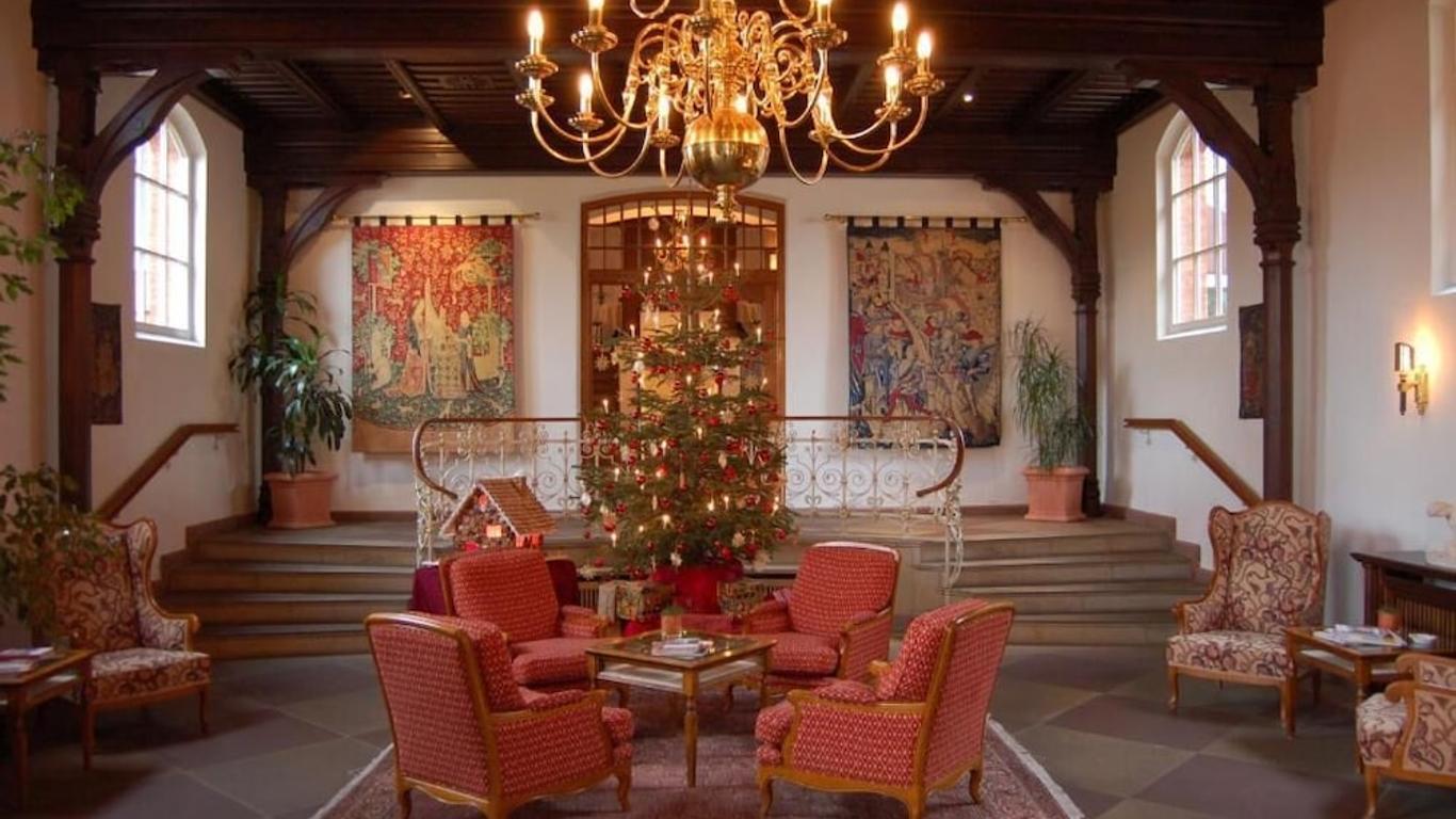 جينيفر هوتل ألتيس جيمنيزيوم