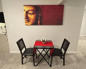 Brand New, Modern & Spacius guest Suite - Regina - Dining room