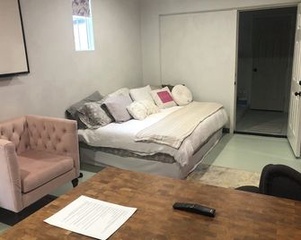 Cozy Studio in Quiet Neighborhood - Richmond - Sala de estar