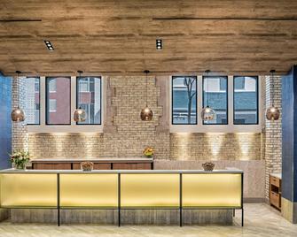 SpringHill Suites by Marriott New York Manhattan/Times Square South - New York - Front desk