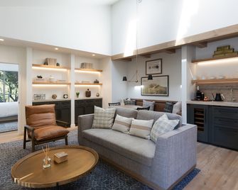 Carmel Valley Ranch - כרמל ביי דה סי - סלון