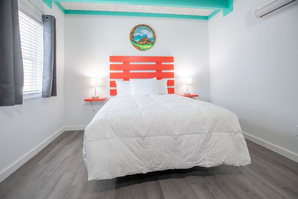 Salt Air Inn & Suites - Atlantic Beach - Bedroom