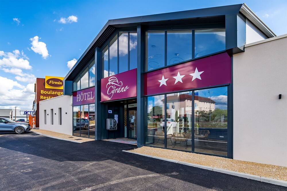 أوتل لو سيرانو - برجوراك - مبنى