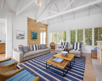 Seabird Oasis: 5 Br, 3 Ba House In Portsea, Sleeps 12 - Portsea - Wohnzimmer