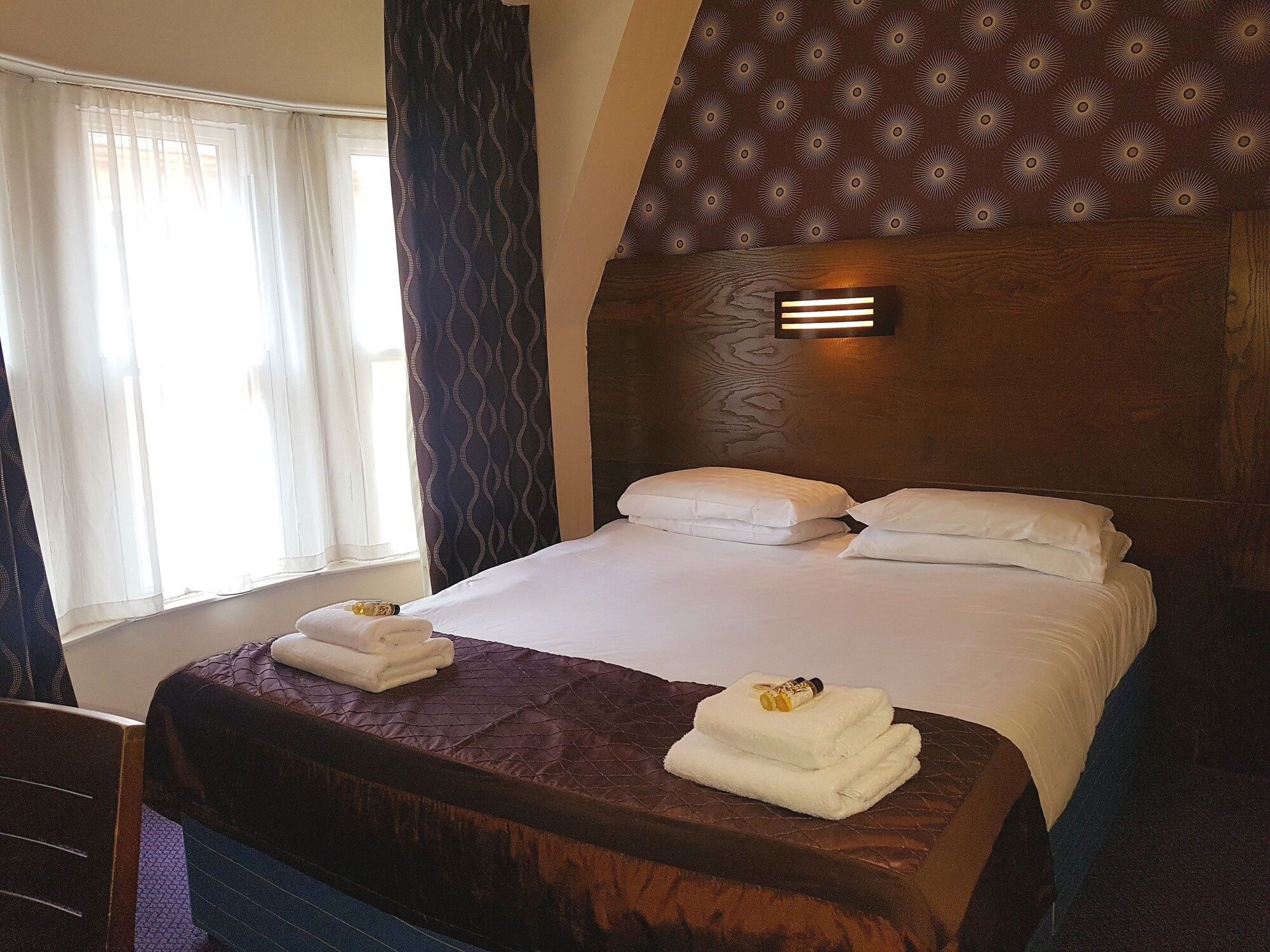 The Queensberry Hotel & Restaurant - דמפרייס - חדר שינה