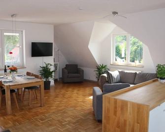 Ferienwohnung-Familie-Baasch - Heiligenthal - Sala de estar