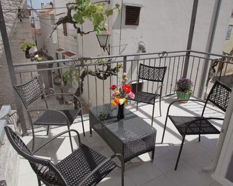 Stone house in Seget, for a fantastic vacation - Trogir - Balkon