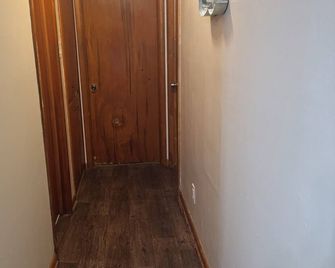 Cozy 2-bedroom house in welcoming El Dorado Minutes from Refinery - El Dorado - Flur