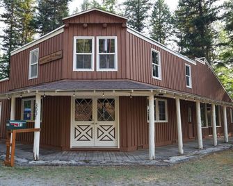 Wilderness West Resort Cabin 2 - Colville - Edificio