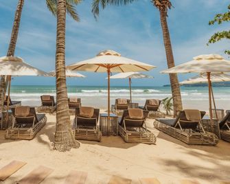 Twinpalms Phuket Hotel (SHA Plus+) - Choeng Thale - Strand