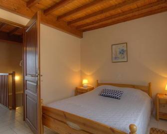Gîte Agréable, Situé au Pied des Monts du Bugey. De Nombreuses Possibilités de Promenades et de Visi - Ambronay - Habitación